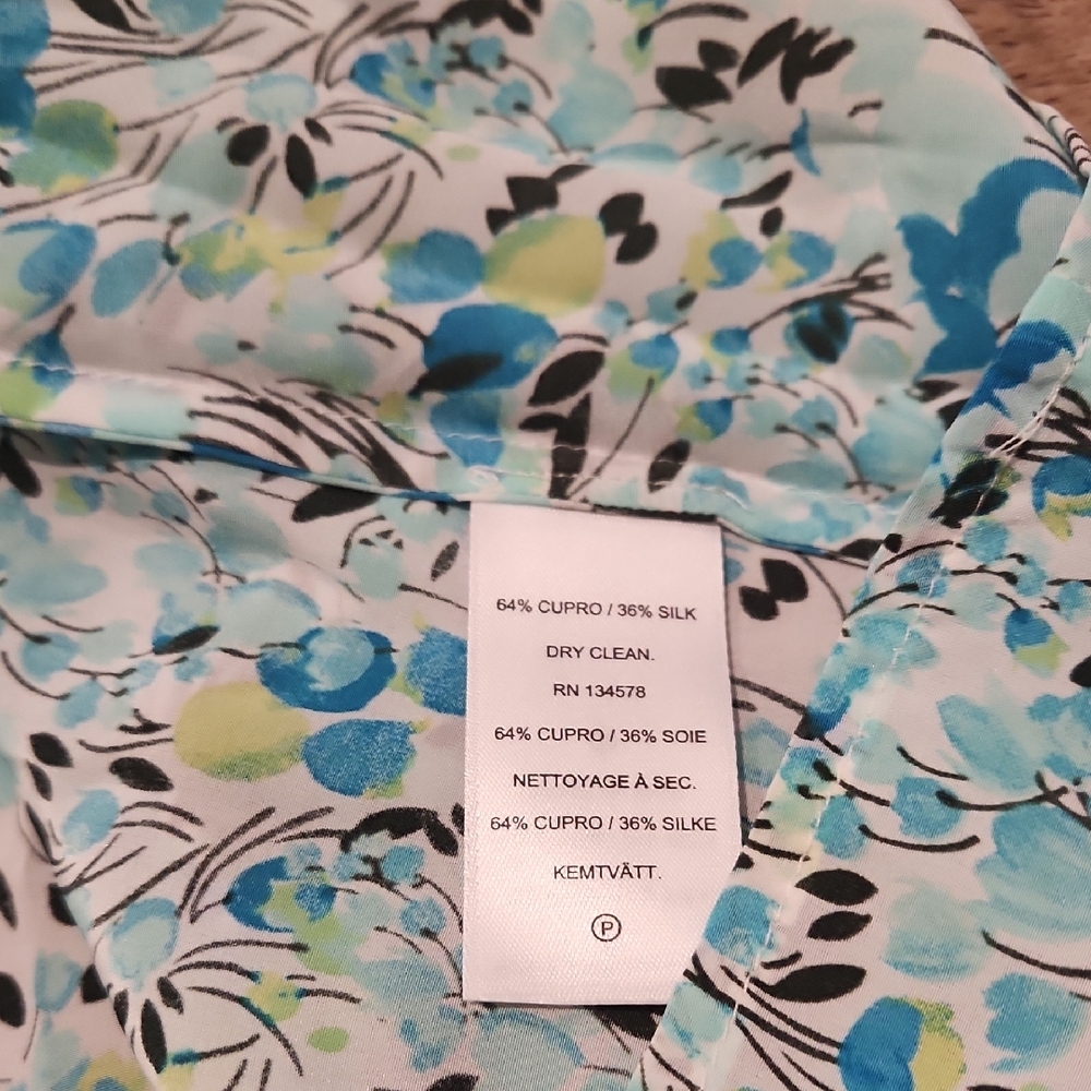 Vineyard Vines 100% Silk Floral Top - Picture 5 of 8
